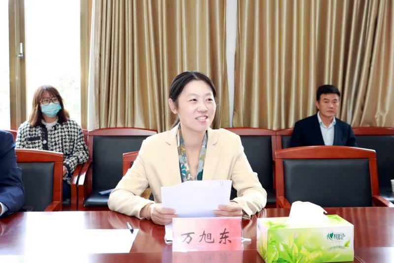 10月27日上午,县长万旭东主持召开"省政风热线·市长上线"问题整改