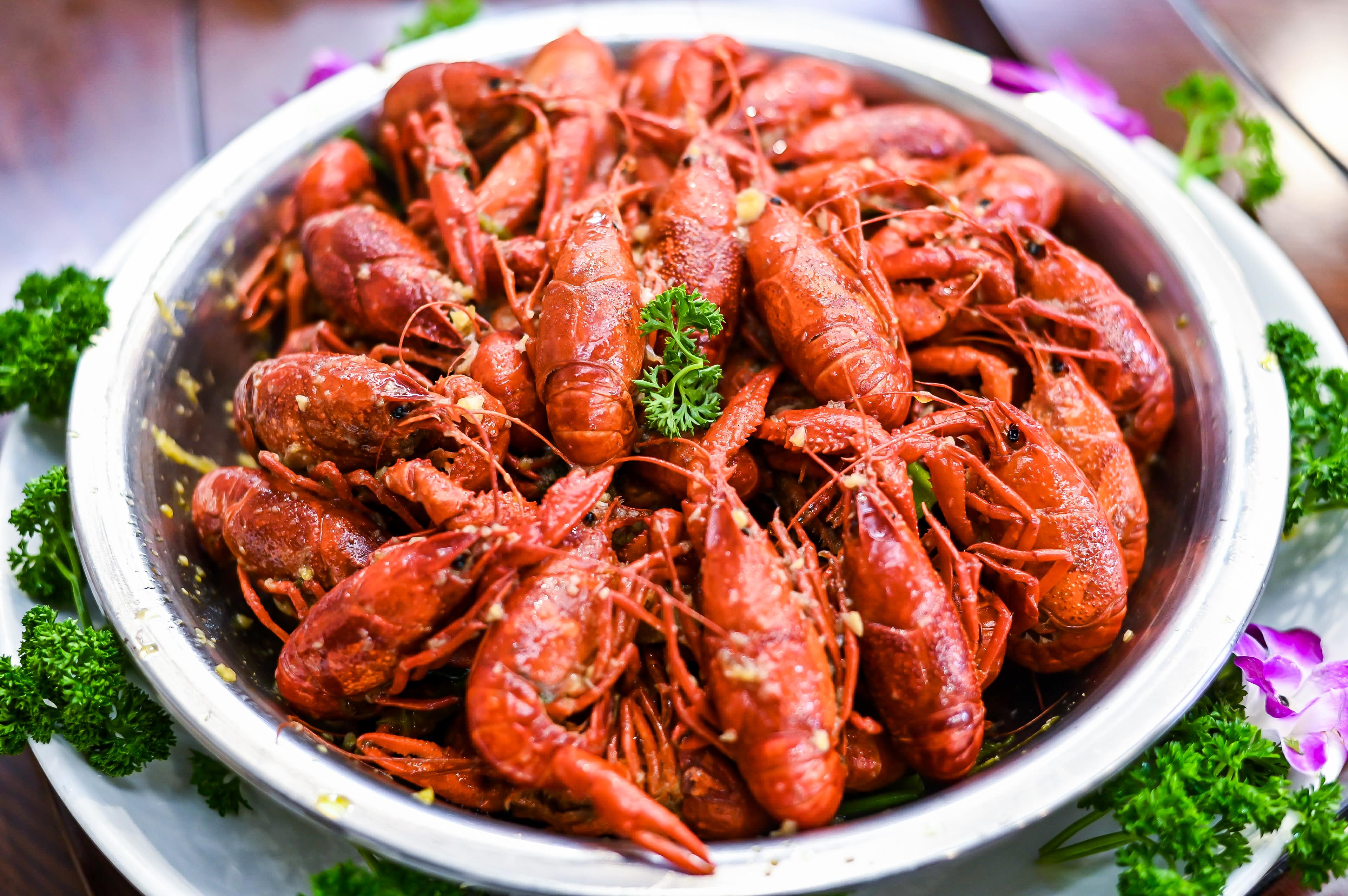 茄子这个做法太好吃了，抹上蒜泥上锅蒸，味道赛过烤茄子_凤凰网视频_凤凰网