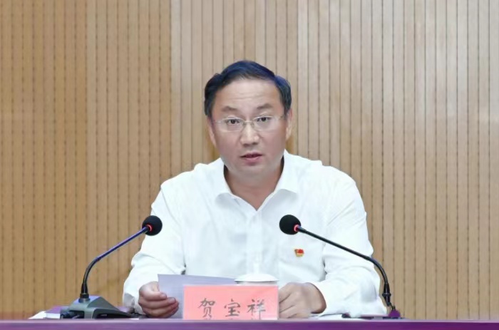 贺书记召开县委会.jpg