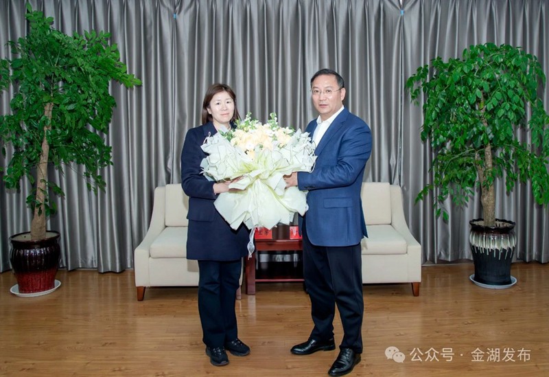 贺宝祥会见全国人大代表吉兰芳